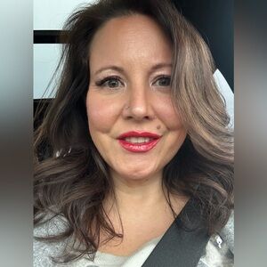 Meet your Posher, Angela